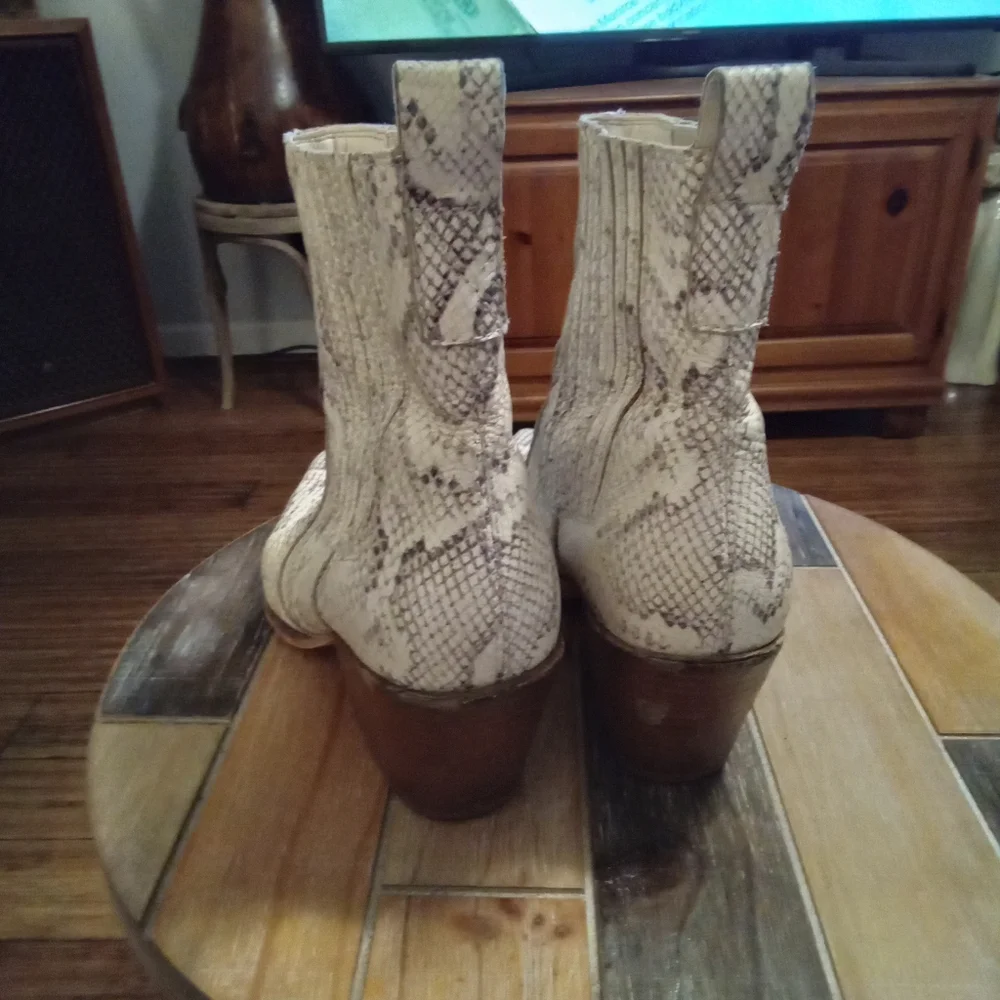 Dolce Vita Serna Snakeskin Leather Booties Size 8.5. Block Heel 2.5" - Picture 7 of 16